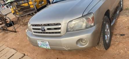 A picture of Toyota Highlander 2005 model