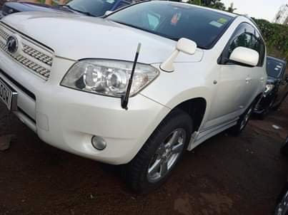 A picture of Toyota Corolla Rav4