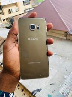 A picture of Samsung galaxy S6edge 64gb