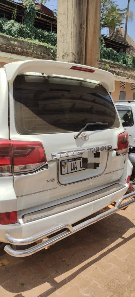 A picture of Quick sale V8 land cruiser 90M petrol please contact 0703347279