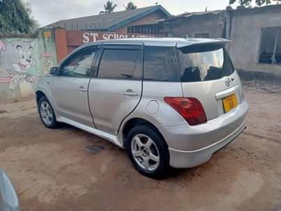 A picture of TOYOTA IST