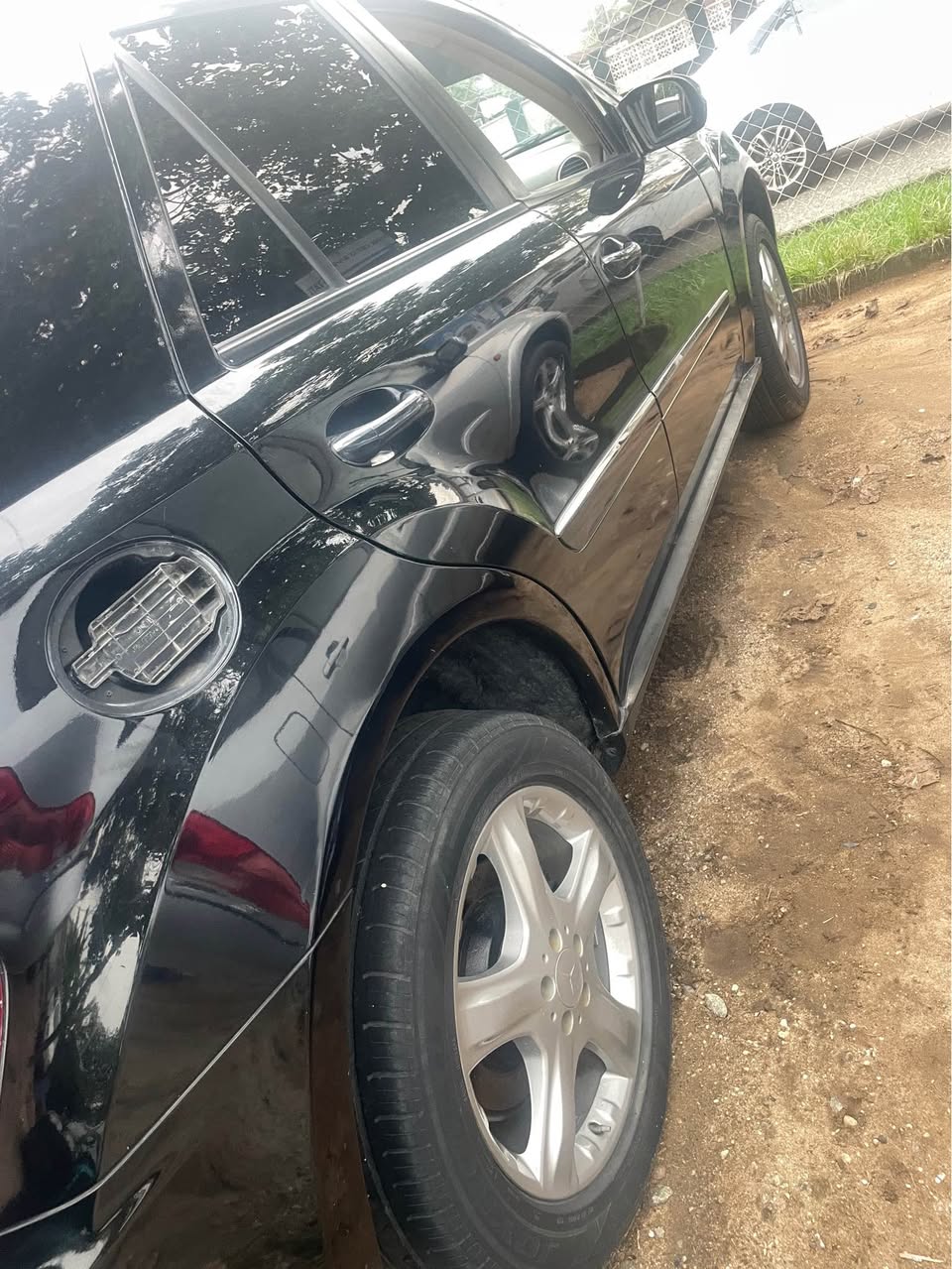 A picture of Mercedes Benz ml350