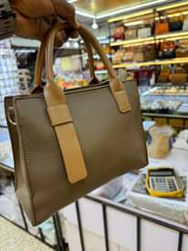 A picture of Ladies handbag