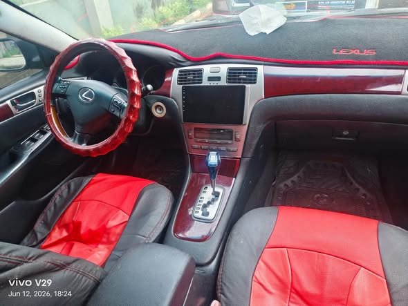 A picture of awoof lexus ES 330 2005 model full option tokunbo standard