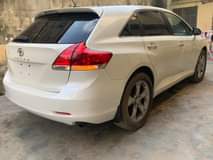 A picture of 2011 Venza few months used registered last year September leather