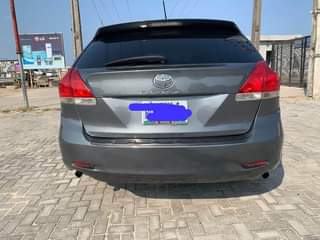 A picture of Toyota Venza 2013 pure first body