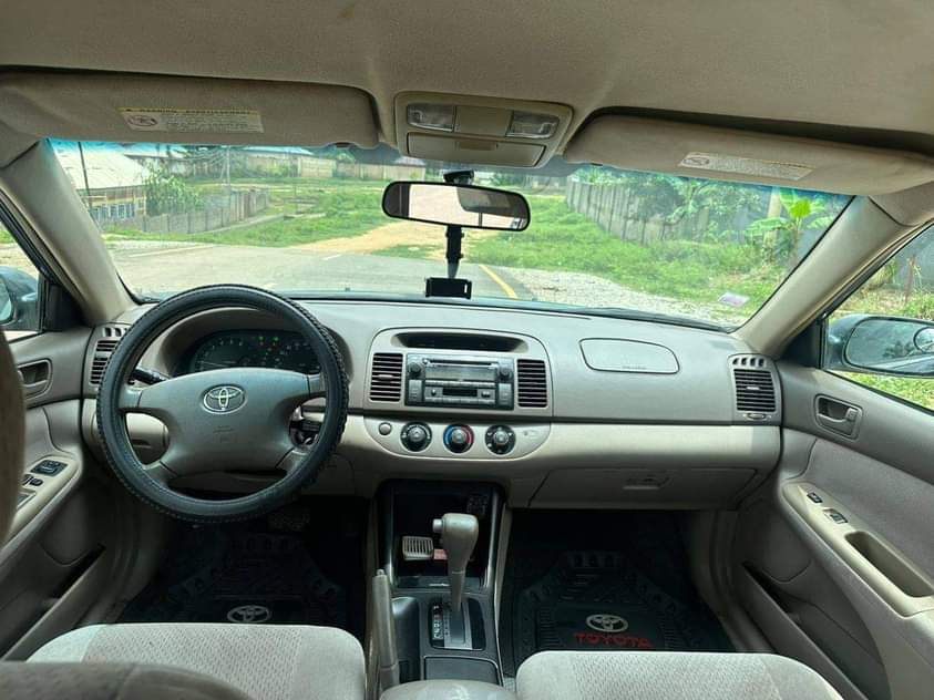 A picture of 2003 Toyota Corolla LE 2003