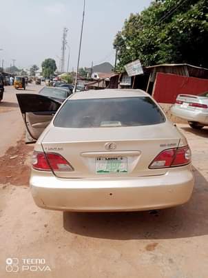 A picture of Lexus es330