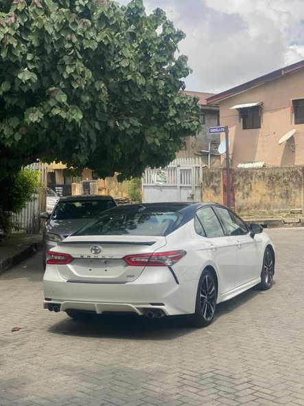 A picture of Toyota camry Xse