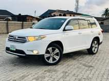 A picture of Clean Few Months Used Toyota Highlander 2010 White snow upgraded