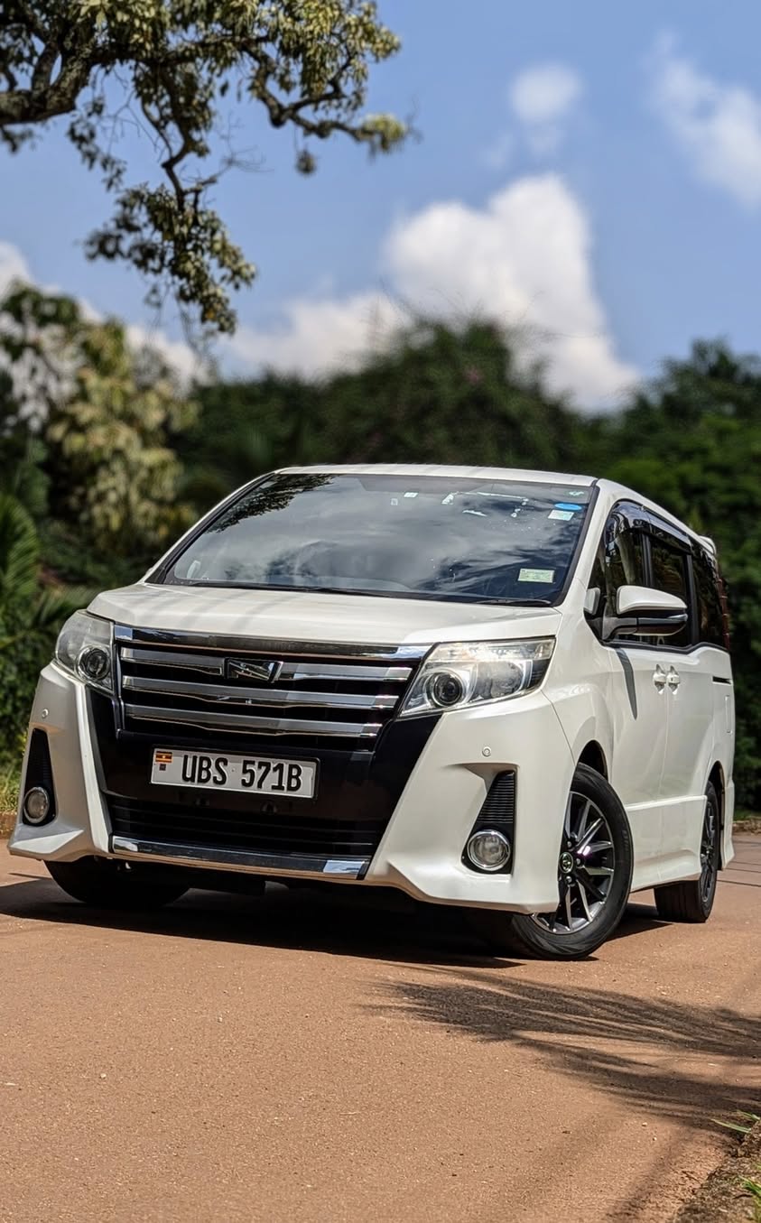 A picture of Toyota Noah 2015model