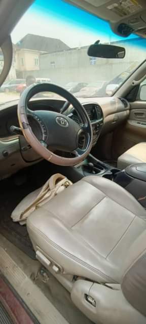 A picture of LAGOS DEALERS DEAL 2004 Toyota Sequoia BUMPER NEEDS TOICH Full