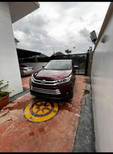 A picture of Neatly used 2016 Toyota Highlander limited edition 18m Location lagos
