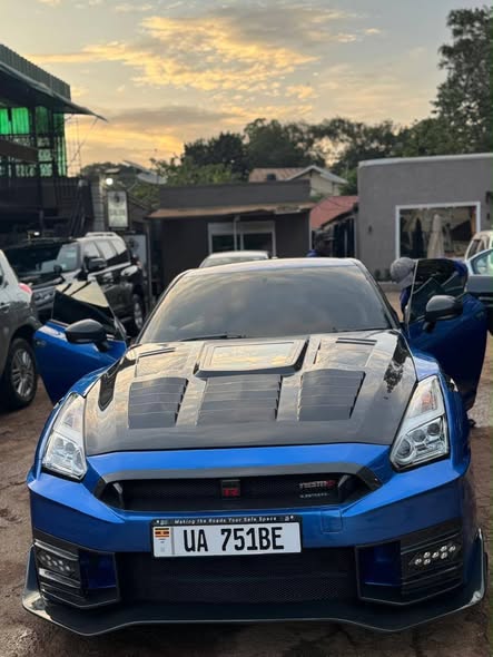 A picture of NISSAN GTR 350
