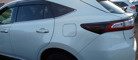 A picture of TOYOTA HARRIER 2017