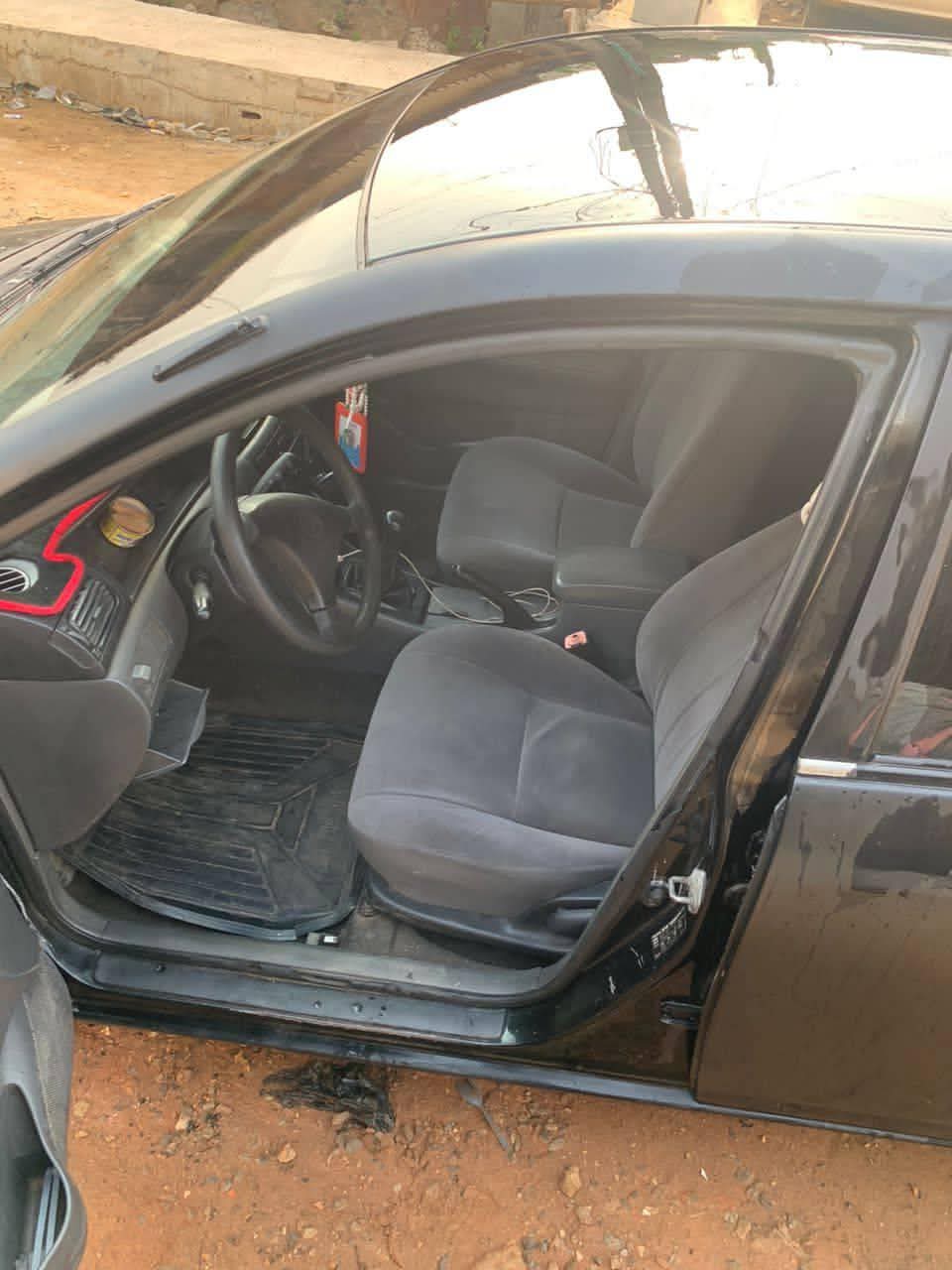 A picture of 2005 Toyota corolla bank type