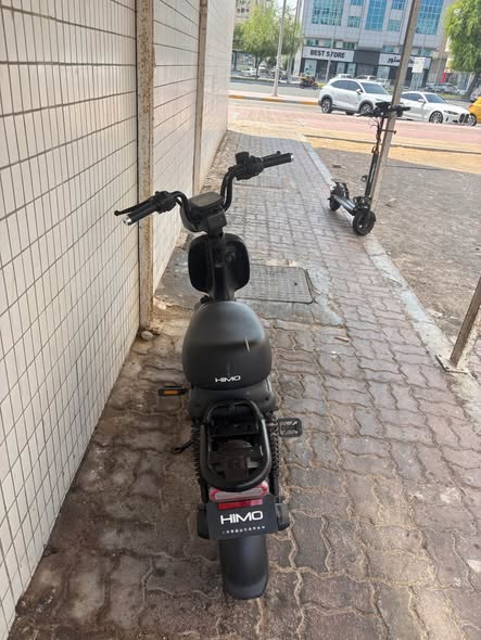 A picture of Himo T1 PRO location Abu Dhabi with to battery