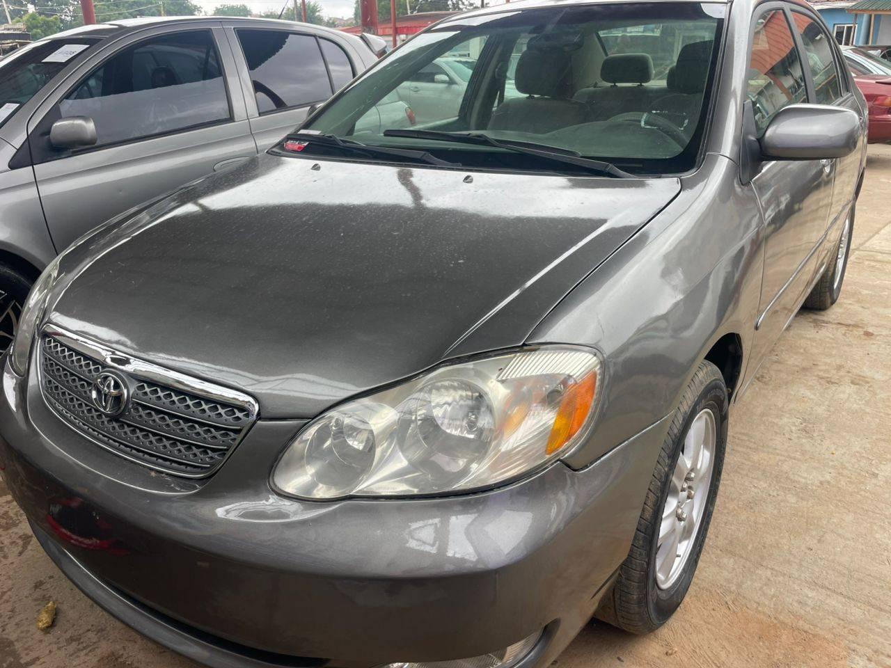 A picture of 2004 Toyota Corolla le