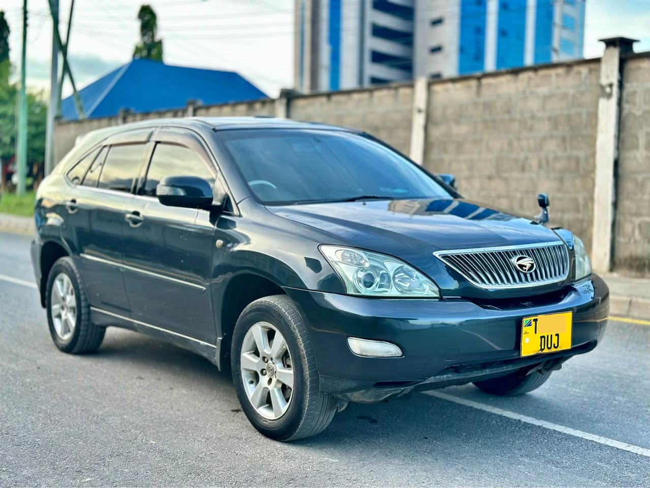 A picture of BEI 23M CALL 0753660303 TOYOTA HARRIER