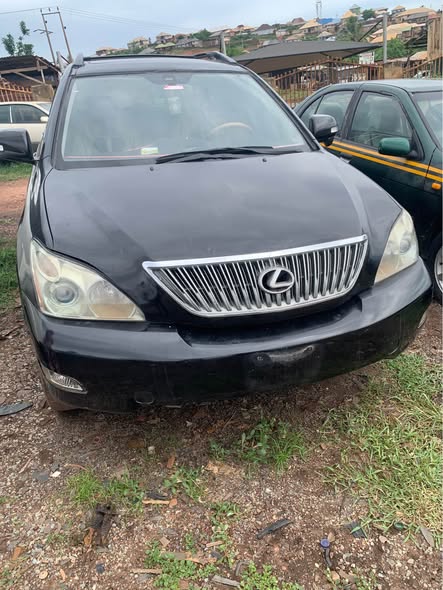 A picture of Lexus 350