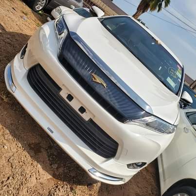 A picture of HARRIER 2015 88M