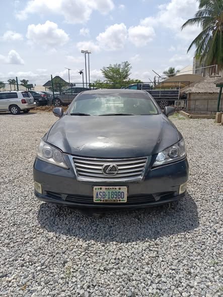 A picture of Sharp 2009 Lexus es350