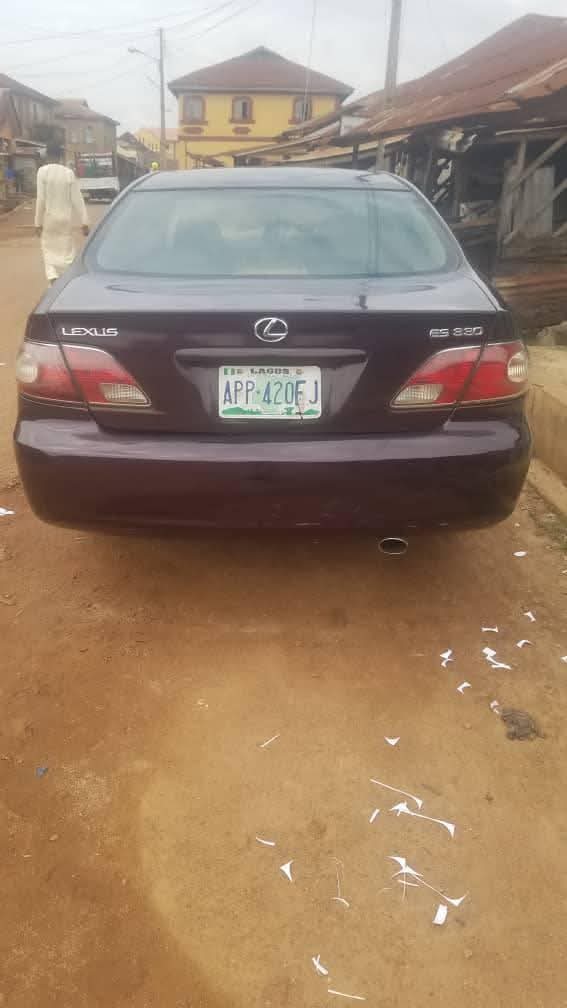 A picture of 2004 Lexus 330