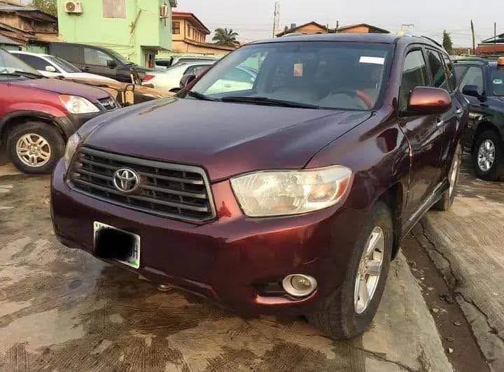 A picture of Toyota Highlander 2011 unbeatable awoof