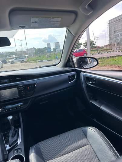 A picture of 2015 TOYOTA COROLLA