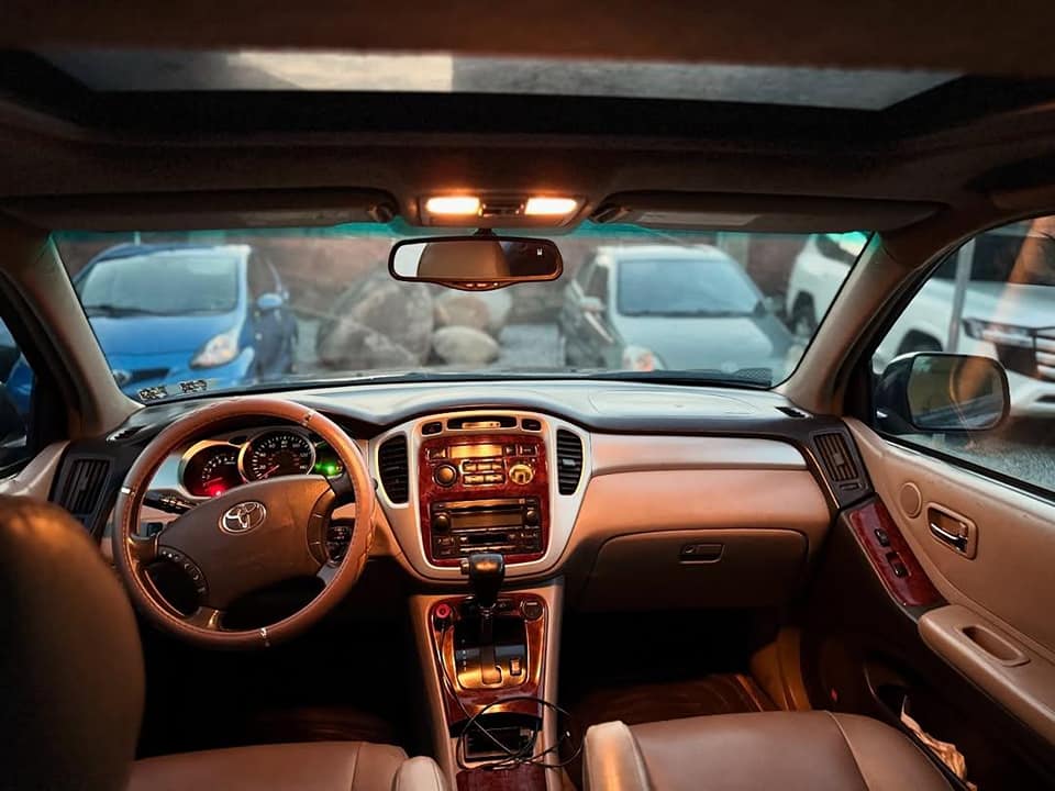 A picture of TOYOTA HIGHLANDER V6 VVTI 2006 MODEL SUPER CLEAN AND SHARP