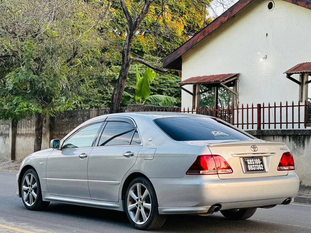 A picture of CROWN ATHLETTE