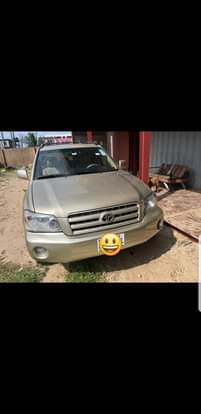 A picture of Toyota highlander 05