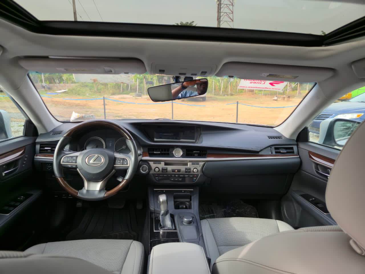 A picture of Just in Foreign Used 2017 Lexus ES350 fullest