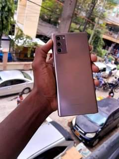 A picture of Samsung note 20 5G