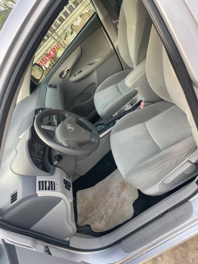 A picture of Direct Belgium 2009 Toyota Corolla