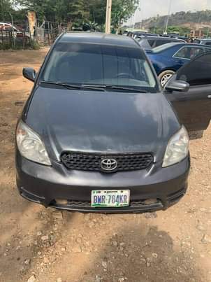 A picture of 2004 Toyota matrix 2004