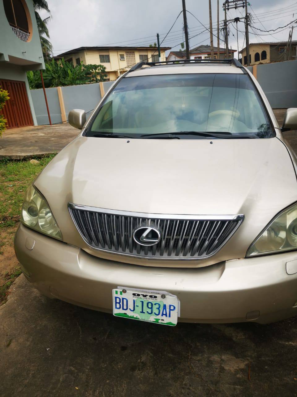 A picture of Lexus RX 330