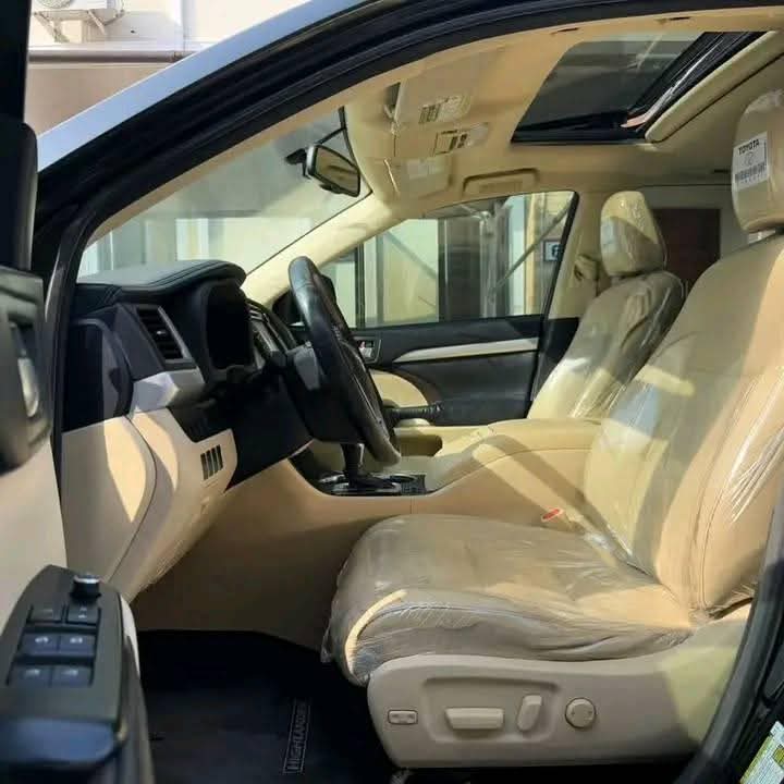 A picture of 2016 Toyota highlander