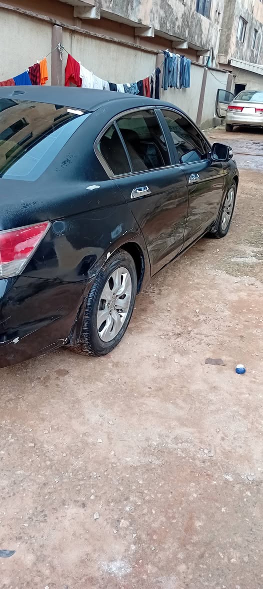 A picture of Totally clean first body paint honda accord 2009 very fuel
