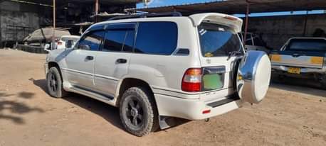 A picture of Land cruiser 100 series