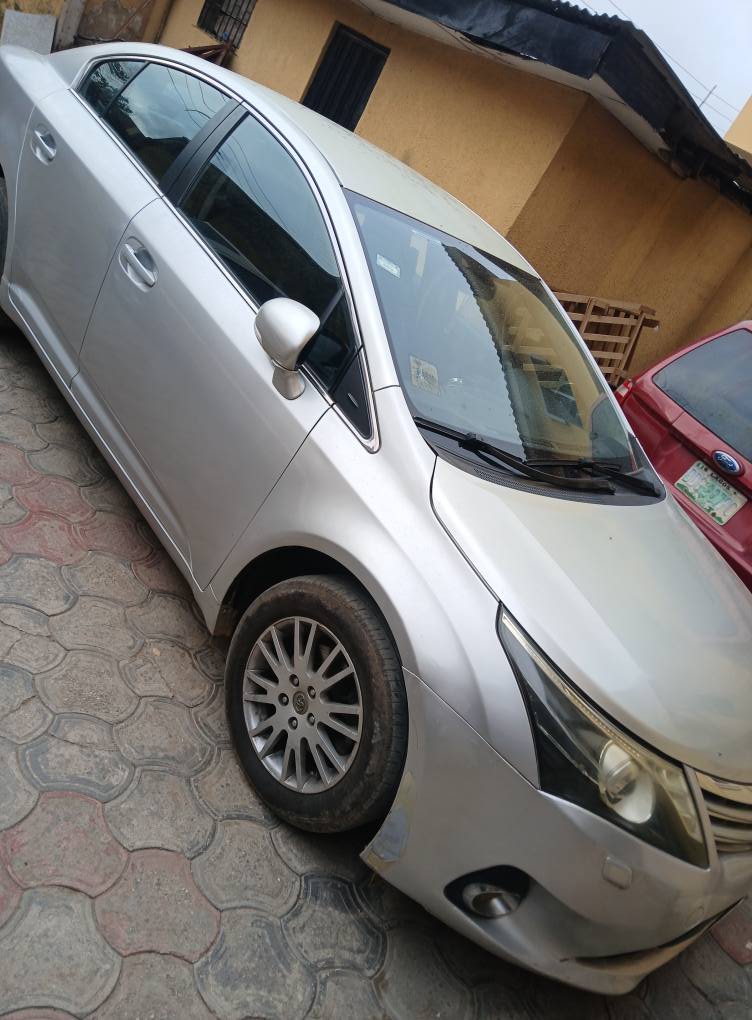 A picture of Very clean toyota avensis 2014