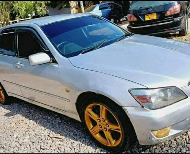 A picture of toyota alteza