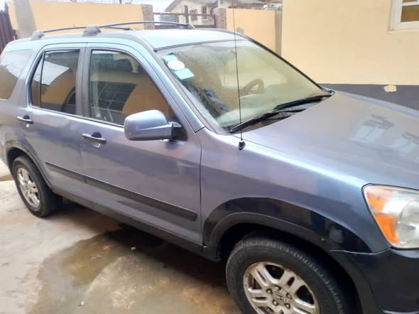 A picture of 05 Honda Crv