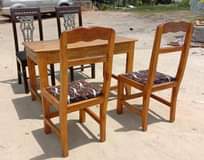 A picture of Nina uza meza ya chakula vit 4 nipgie 0689319654 Bei