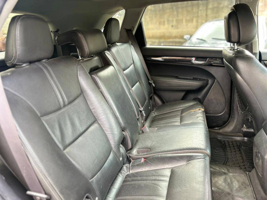 A picture of 012 Kia Sorento