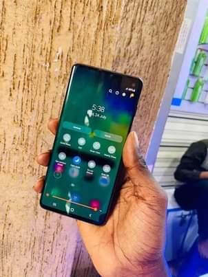 A picture of Samsung S10