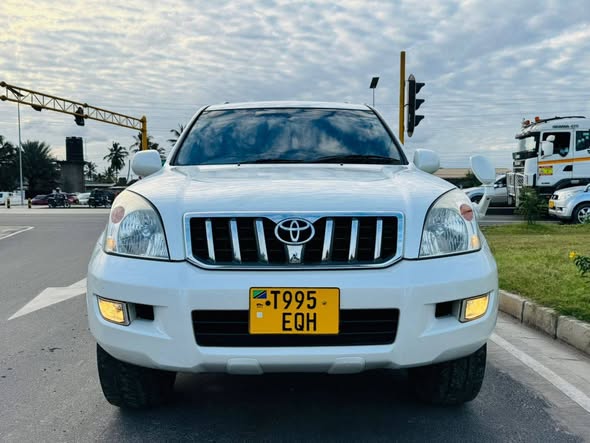 A picture of Toyota Prado 120 series Year 2007 2TR engine Automatic Price