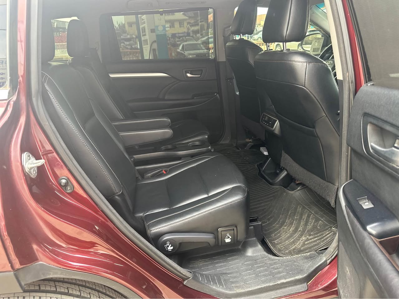 A picture of Over clean sweet 2017 Toyota Highlander fullest operation everything is