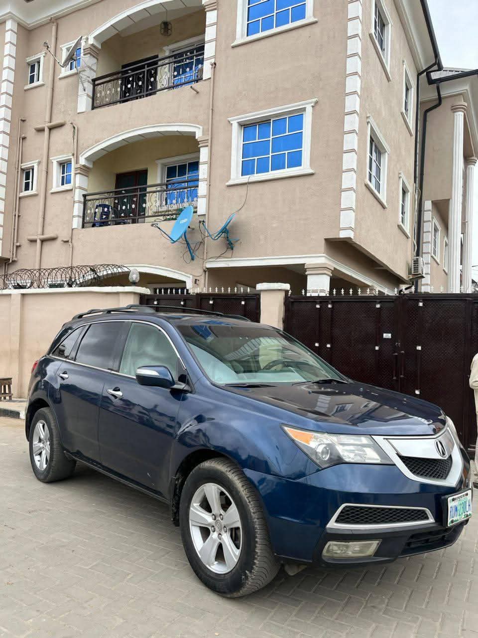 A picture of Acura MDX 2012