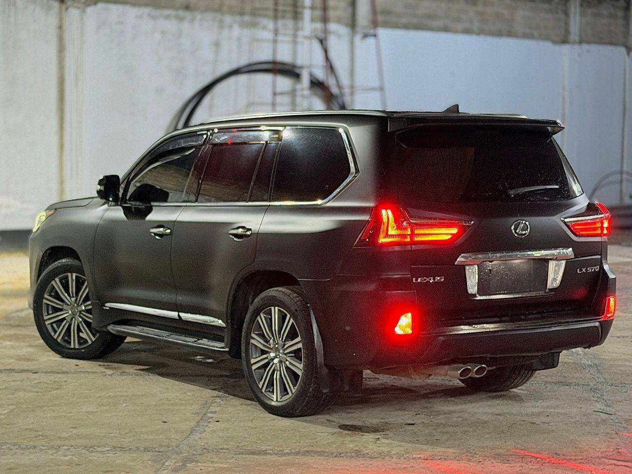 A picture of LEXUS LX570 NAMBA DV